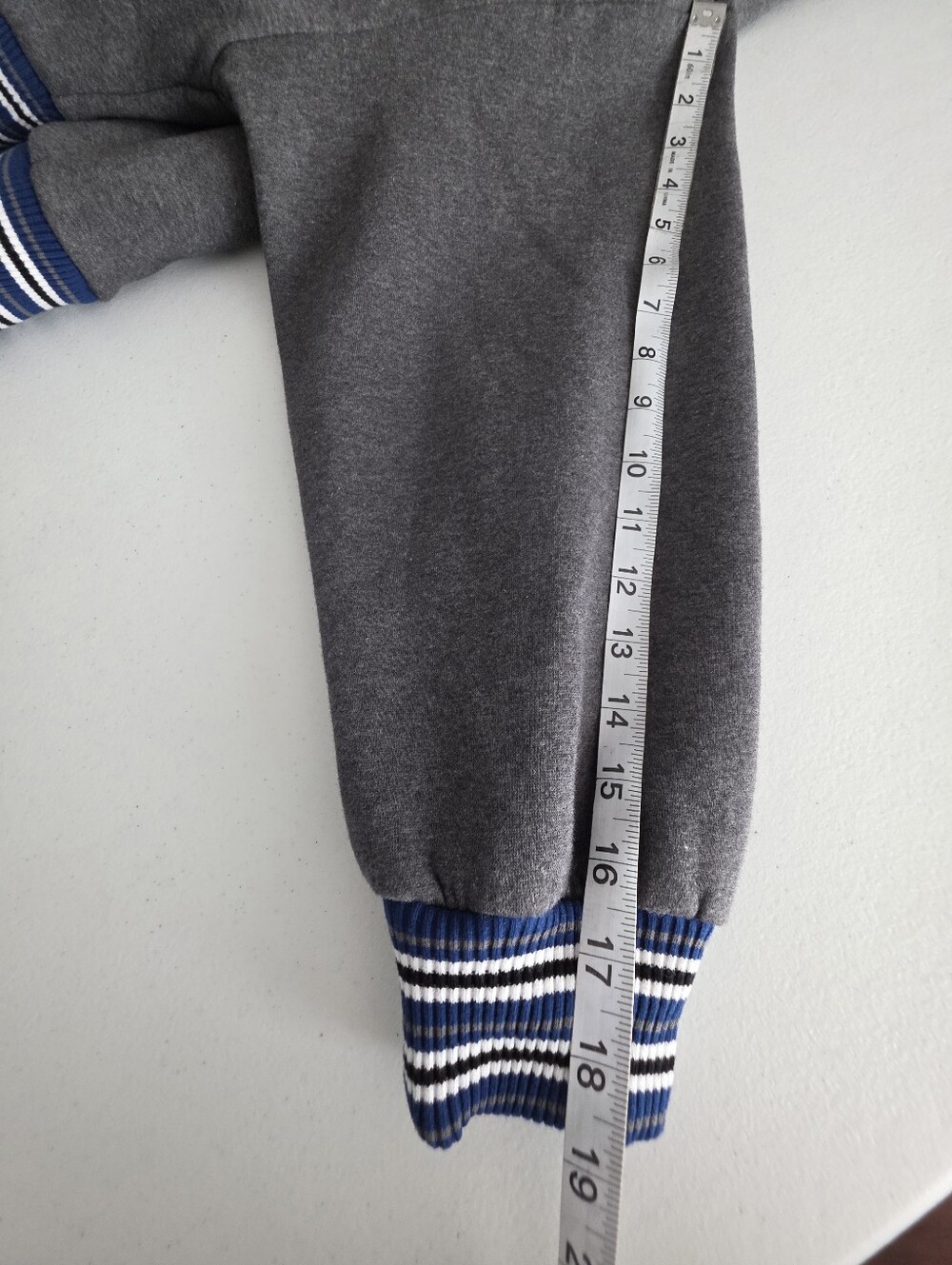 Wicked Universal Studios SHIZ Hoodie Womens XS Gray Chenille Cropped Sweatshirt - Picture 9 of 9